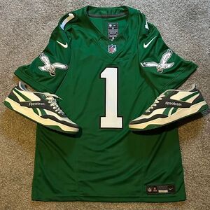 Nike Men's Green Top